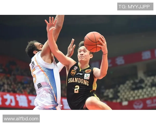 丁彦雨航在对阵北京的比赛中展现出色表现引发球迷热议